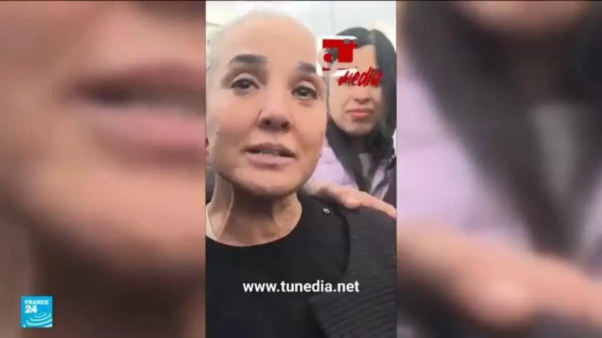 اللحظات الأولى لخروج سنية الدهماني من السجن بتونس وتصريحاتها الأولى