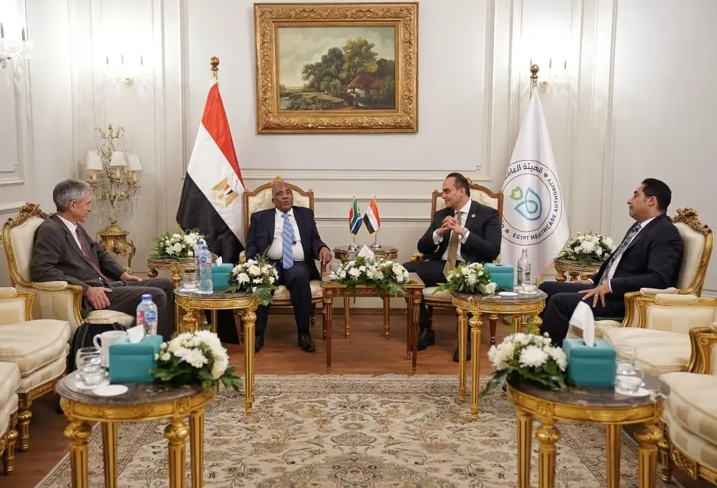 رئيس هيئة الرعاية الصحية يلتقي وزير صحة جنوب أفريقيا لبحث تعزيز السياحة العلاجية والاستثمار الصحي