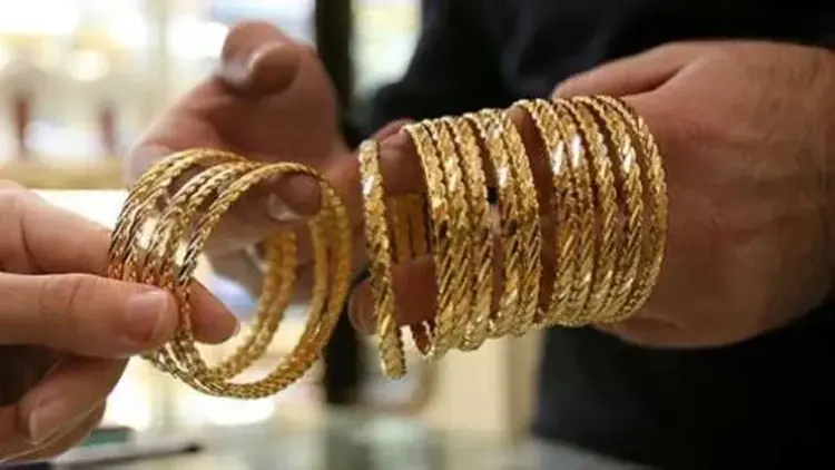 الذهب يواصل الصعود مع استقرار سعر صرف الليرة السورية