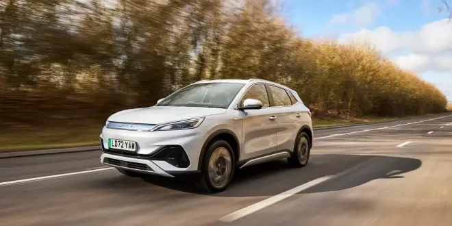 بريطانيا تفرض ضريبة جديدة على كل كيلومتر تقطعه السيارات الكهربائية والهجينة ابتداءً من 2028