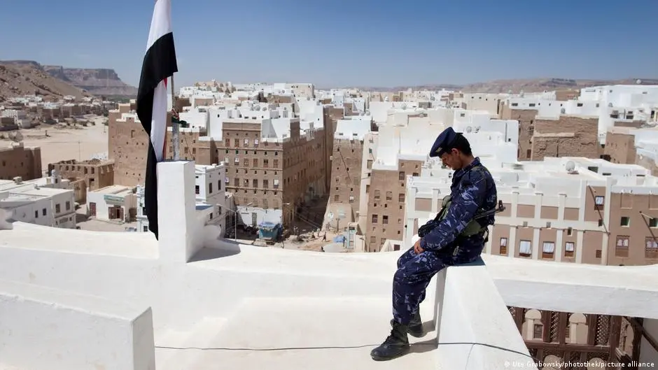 اليمن ـ "حلف قبائل حضرموت" يعلن السيطرة على منشآت نفطية