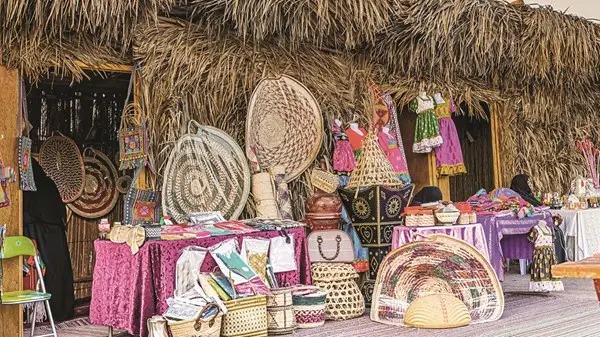أسواق الإمارات الشعبية مرآة الهوية.. وروح المكان