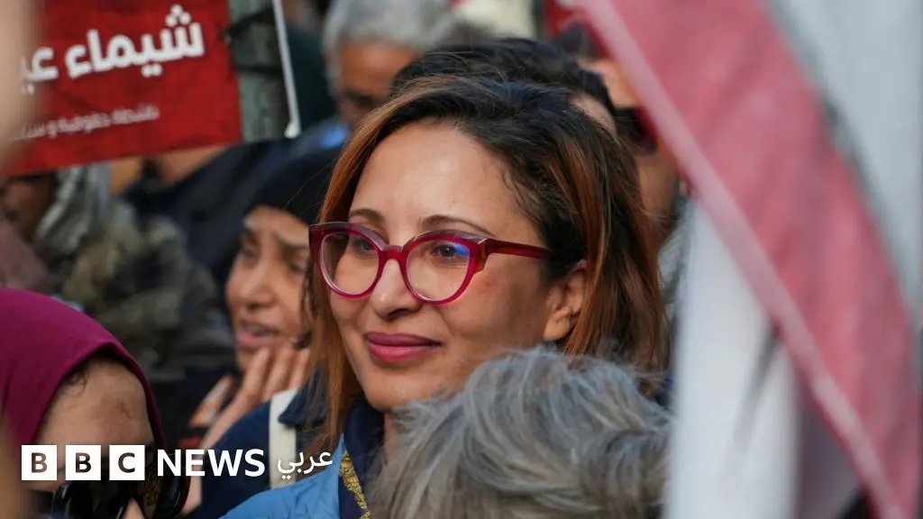 شيماء عيسى: اعتقال معارضة تونسية بارزة لتنفيذ حكم بسجنها لمدة 20 عاماً