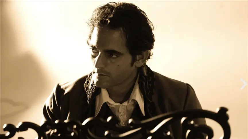 الذكرى الأولى للتحرير.. مالك جندلي يقدم سيمفونية سلام في سوريا