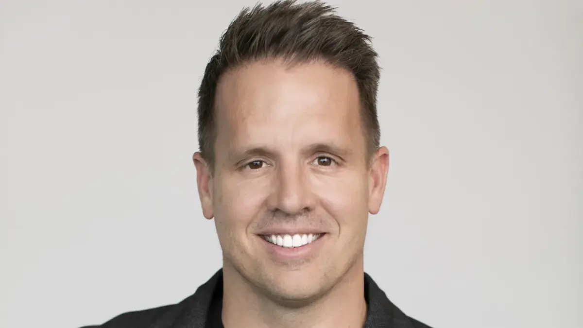 من الهامش إلى القمة.. رائد أعمال يحوّل مشروعًا جانبيًا إلى شركة بمليار دولار