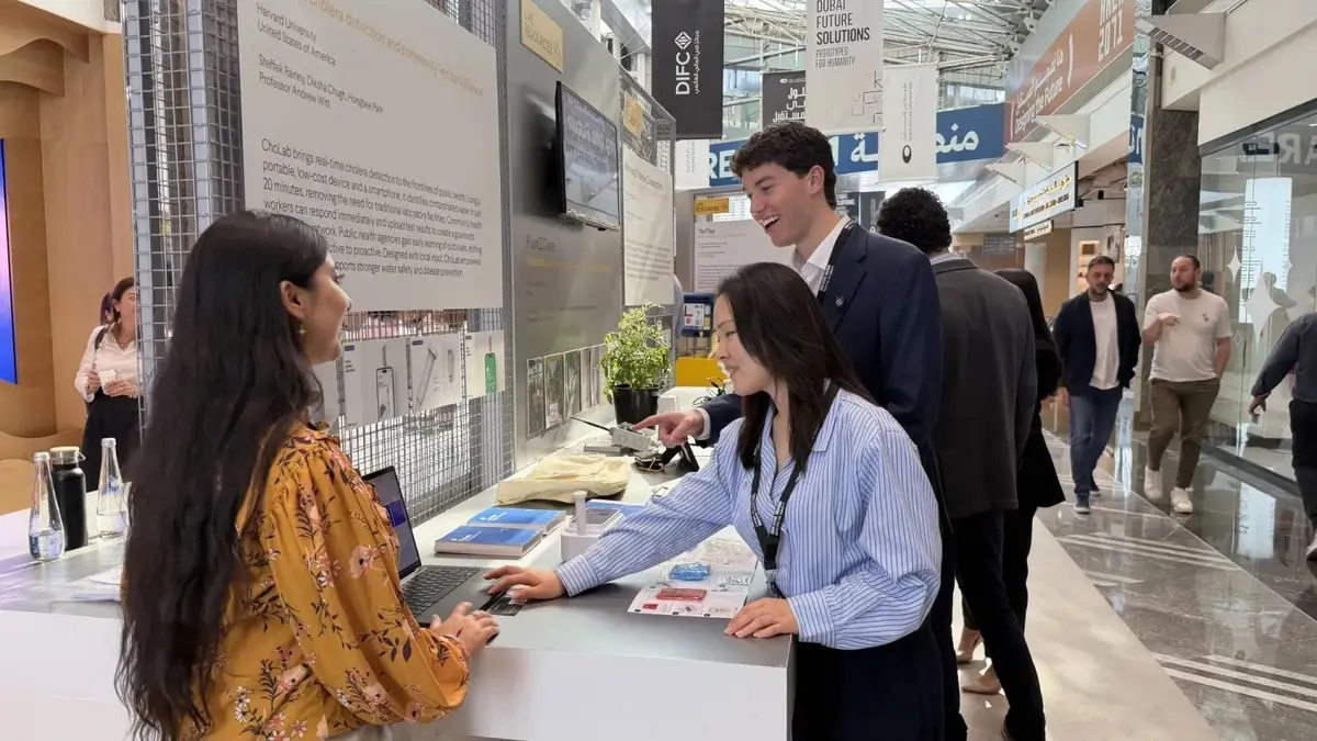 ابتكارات طلابية مذهلة: جهاز يكشف الكوليرا وخرسانة تخفض الانبعاثات