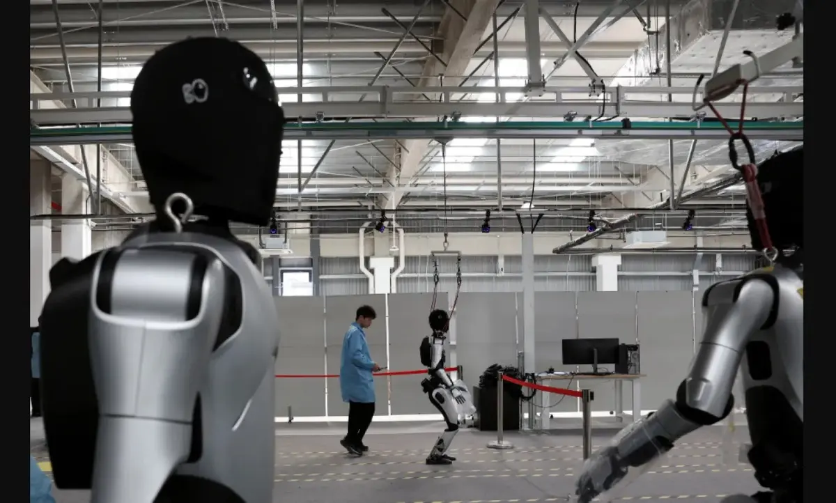 روبوتات بشرية تنظم المعابر الحدودية في مشروع تجريبي بالصين