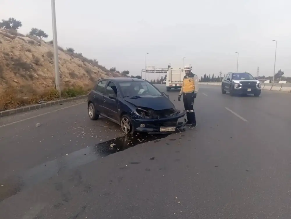الدفاع المدني: وفاة رجلين وإصابة ثلاثة بحوادث مرورية