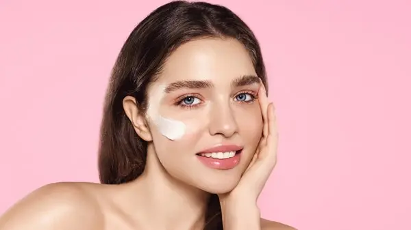 هل العناية الزائدة بالبشرة تفسد جمالكِ؟