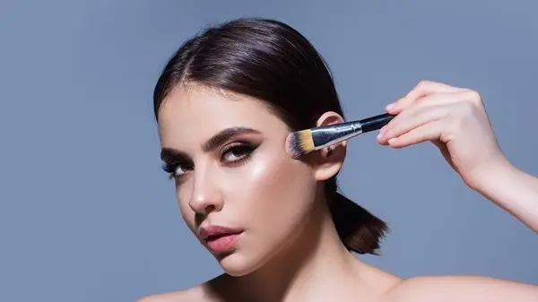 دليلكِ لتطبيق الكونتور الكريمي باحترافية تُبرز ملامحكِ الطبيعية