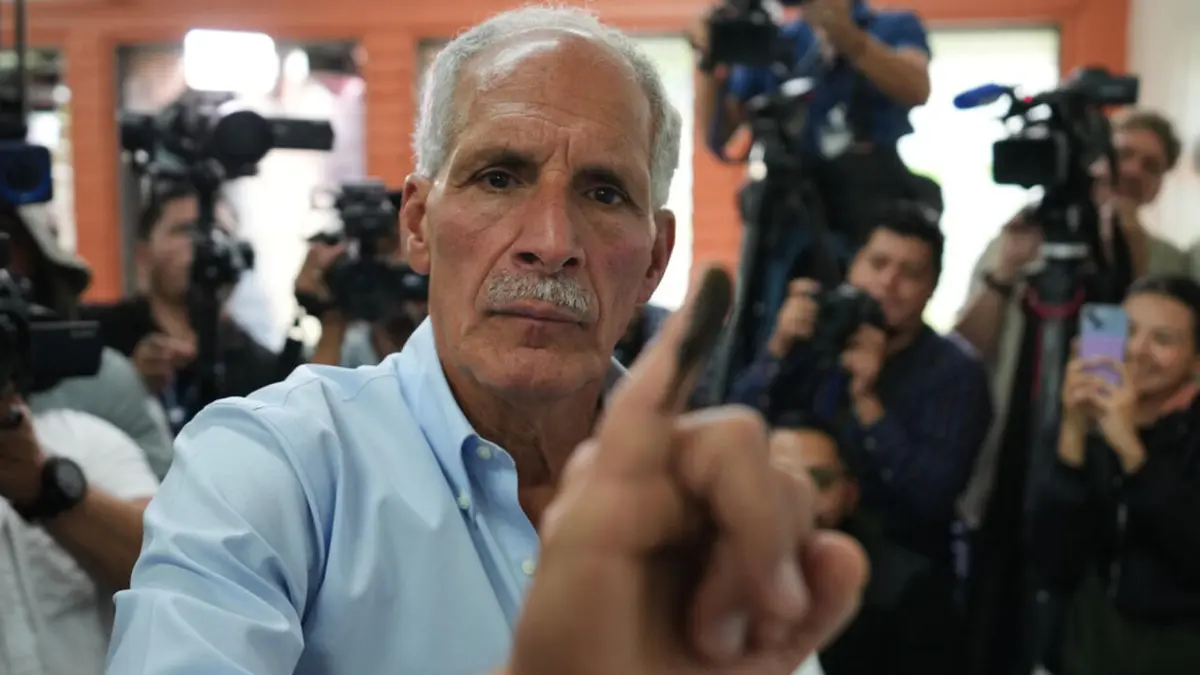 من هو نصري عصفورة الفلسطيني الأصل الذي يقترب من اعتلاء كرسي الرئاسة في هندوراس؟