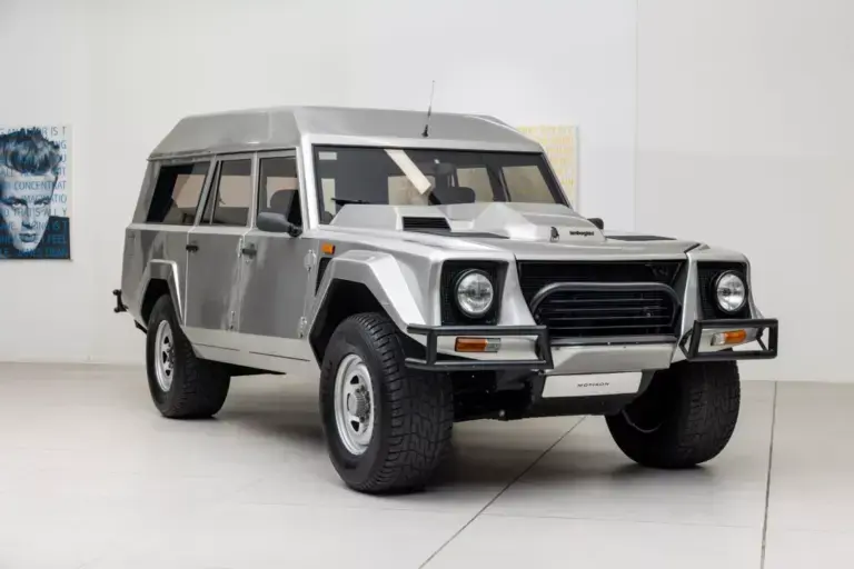 سيارة لامبورجيني LM002 المعدلة لسلطان بروناي معروضة للبيع