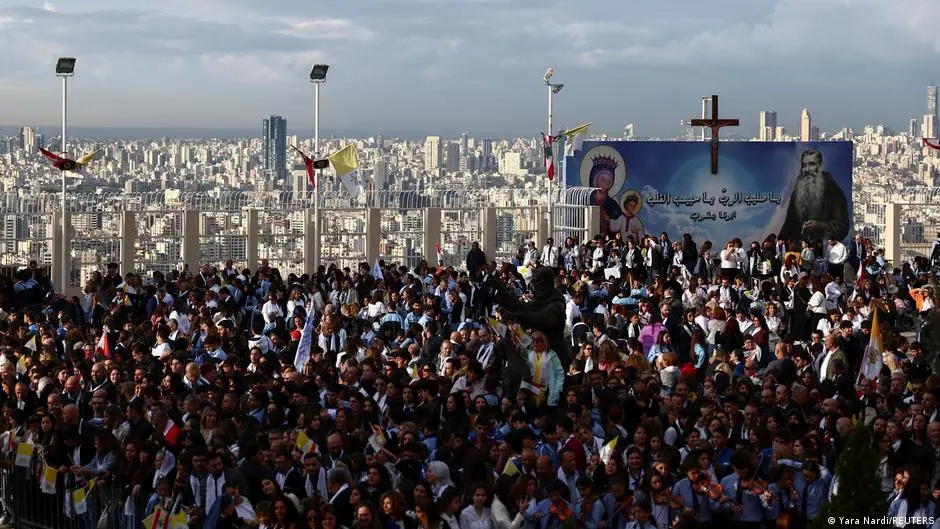 البابا يودع لبنان بصلاة جماعية بحضور 100 ألف شخص