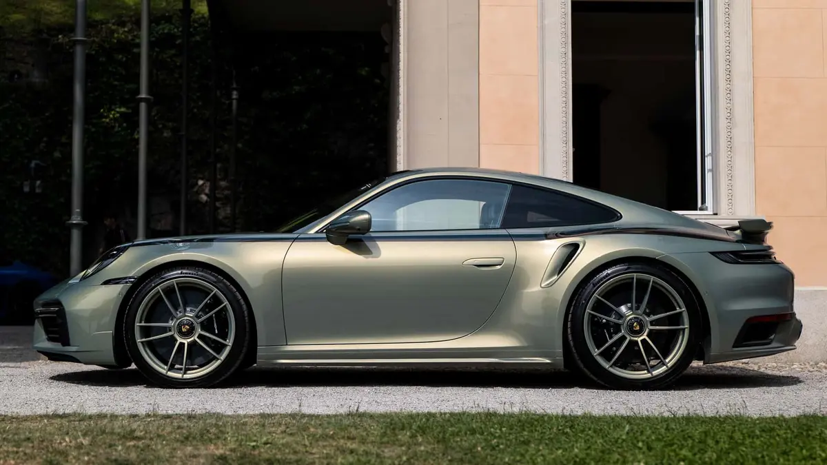 "لا ينبغي أن تكون أكبر حجمًا": بورشه تشرح سبب عدم إمكانية إنتاج سيارة 911 هجينة قابلة للشحن
