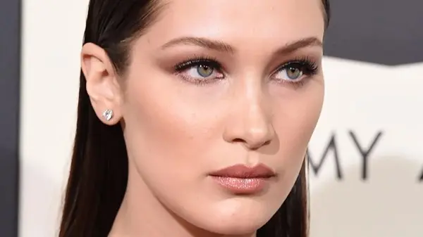 صيحات جمالية اعتمدتها النجمات العالميات مؤخراً.. تعلميها