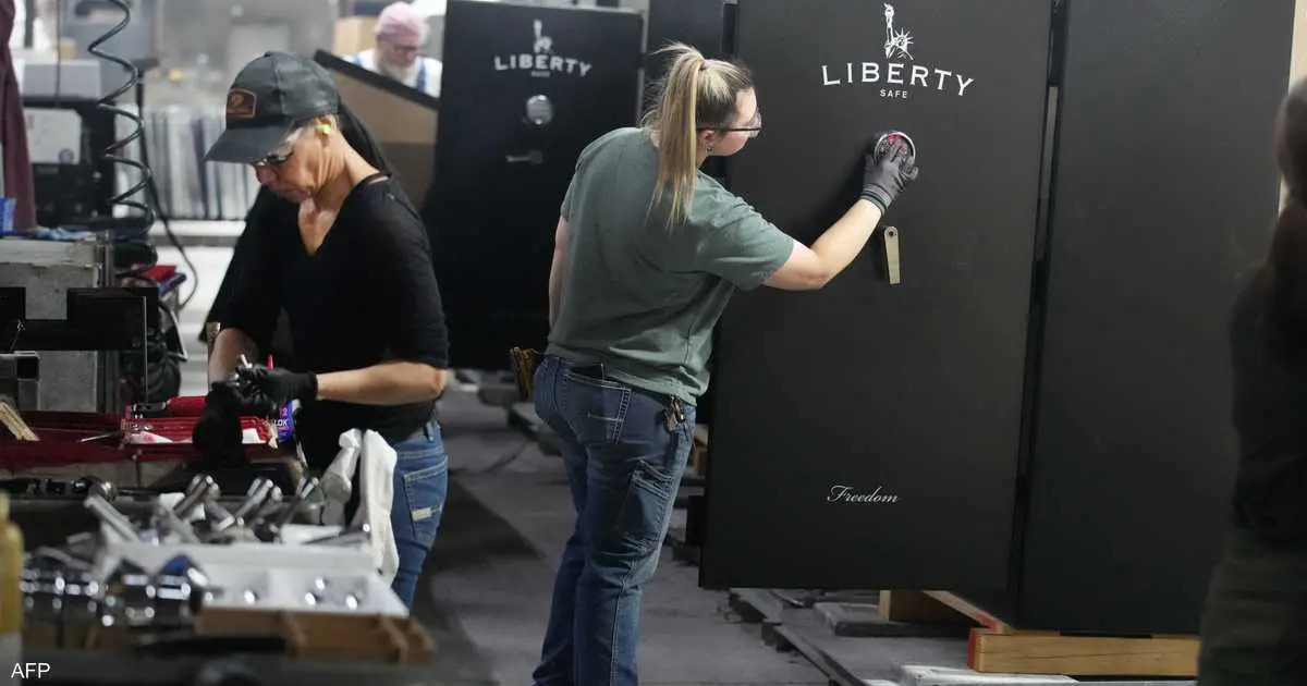 طلبيات المصانع الأميركية تتراجع في نوفمبر للشهر التاسع