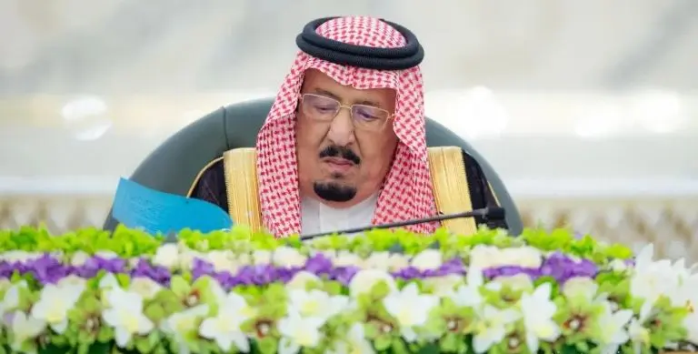 خادم الحرمين الشريفين يوجه بناءً على ما رفعه سمو ولي العهد بتمديد عمل برنامج «حساب المواطن»