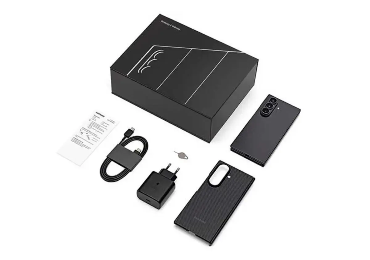 سامسونج Galaxy Z TriFold يصل بصندوق فاخر وشاحن 45 واط