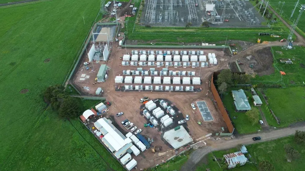 شركة سعودية تُشغّل أول نظام لبطاريات تخزين الكهرباء في أستراليا - الطاقة