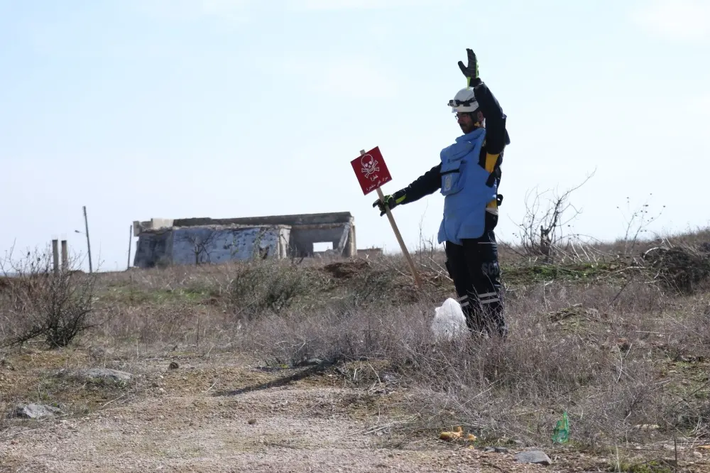 إصابة شاب بانفجار لغم أرضي في سهل الغاب بريف حماة