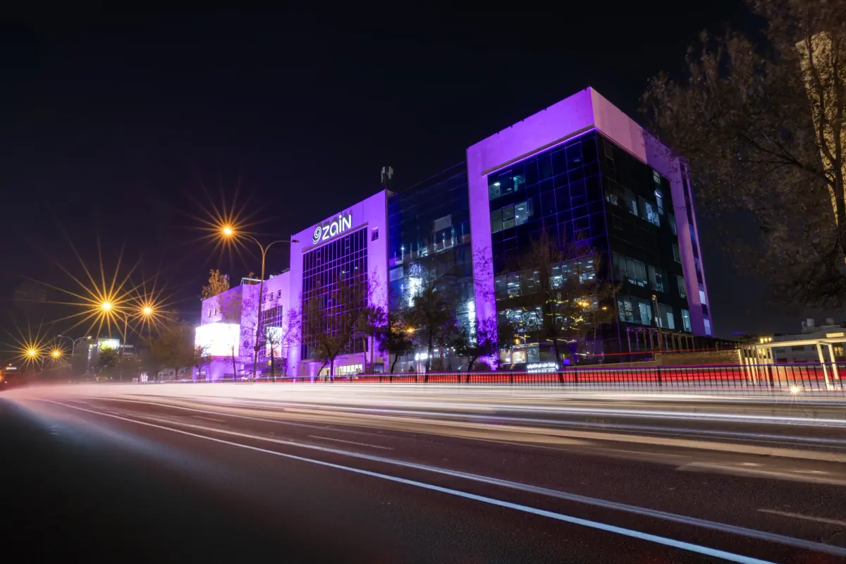 زين تُضيء مبانيها باللون البنفسجي احتفاءً باليوم العالمي للأشخاص ذوي الإعاقة