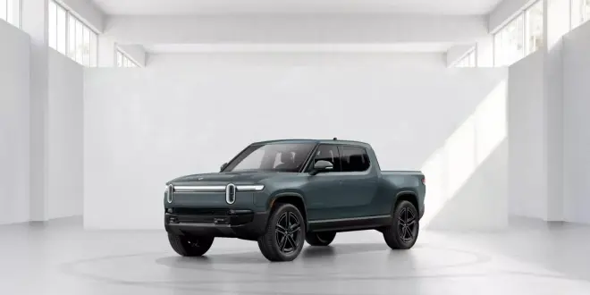 ريفيان R1T الجديدة تكسر قواعد الأداء وتتفوق على كورفيت E-Ray في السباق المستقيم