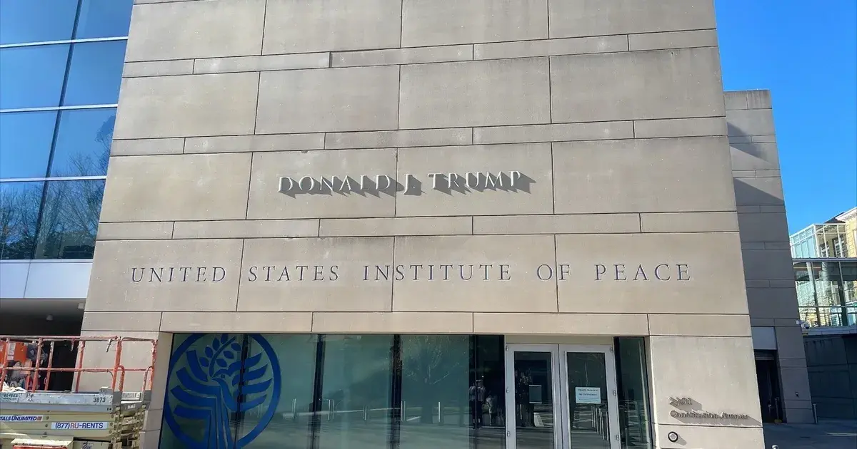 إعادة تسمية معهد السلام الأميركي باسم ترمب وسط انتقادات ودعاوى قضائية