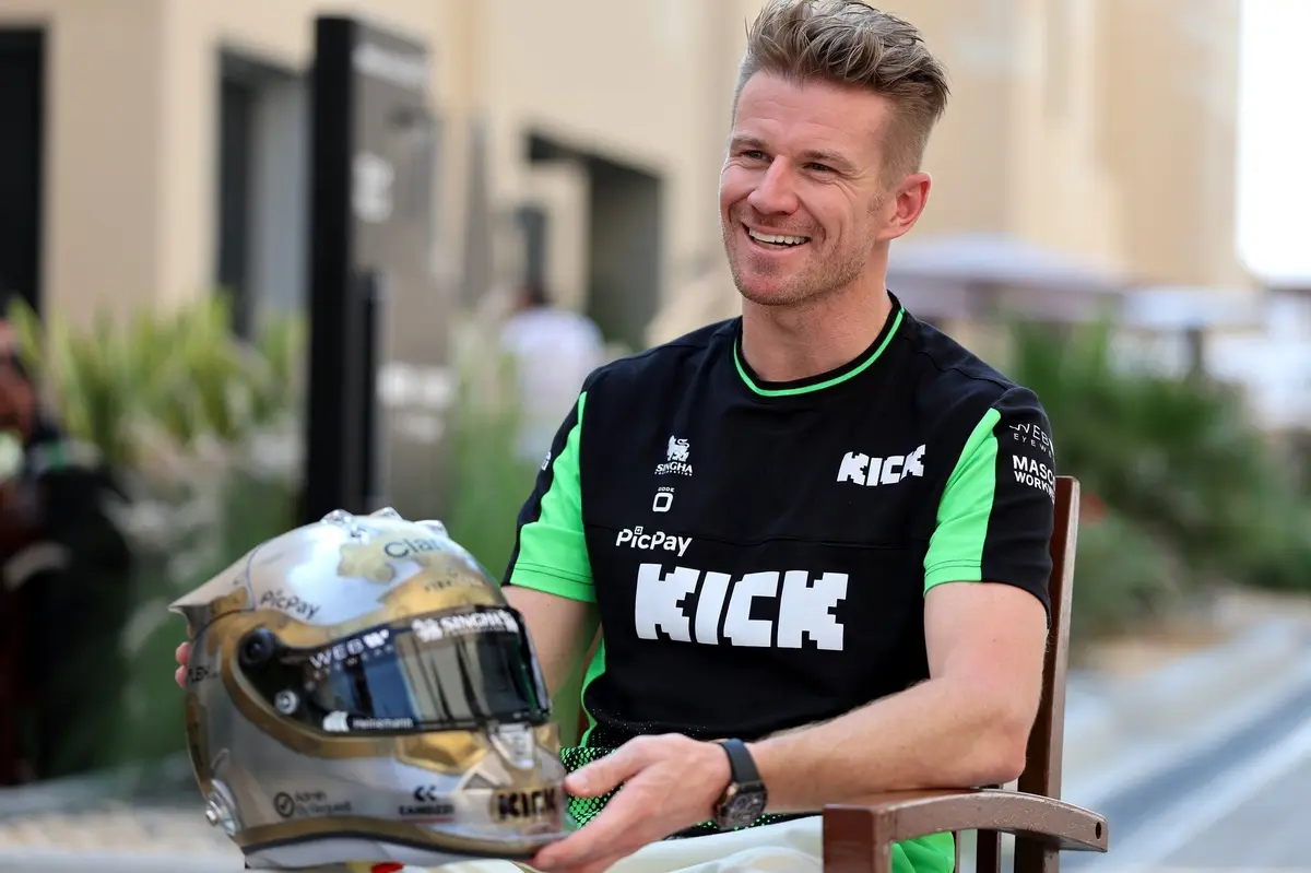 Nico Hulkenberg celebrates 250th F1 start with Gladiator helmet and Sauber tribute
