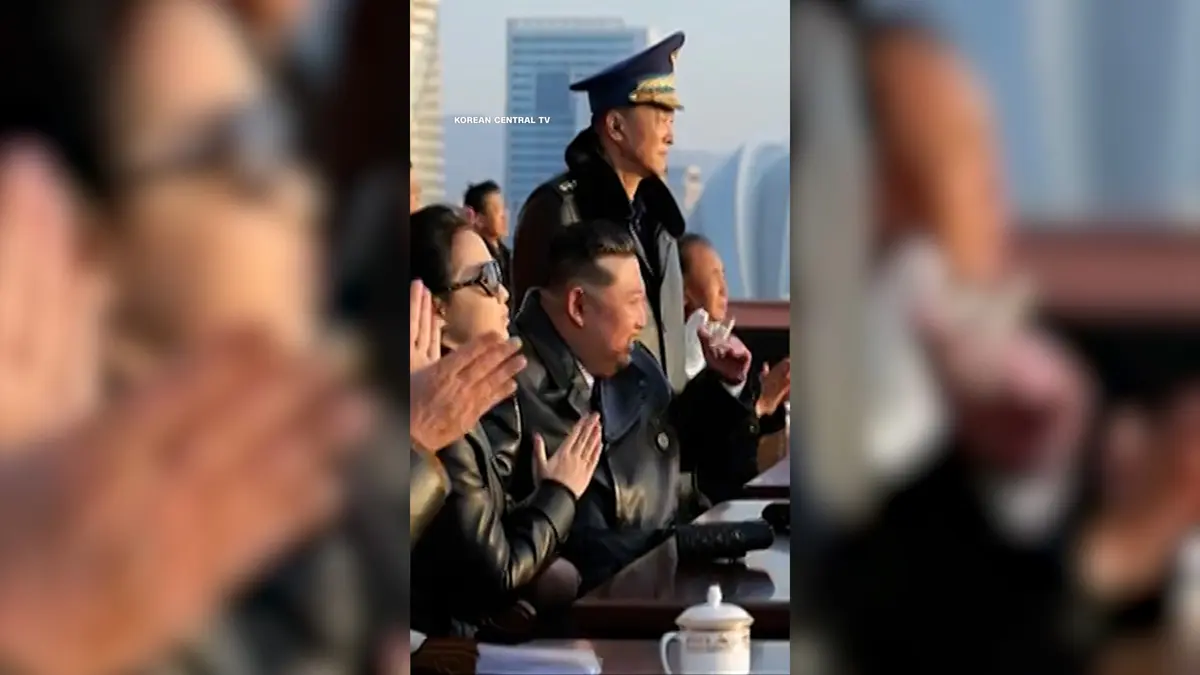 زعيم كوريا الشمالية وابنته يحضران الذكرى الثمانين لتأسيس القوات الجوية للبلاد