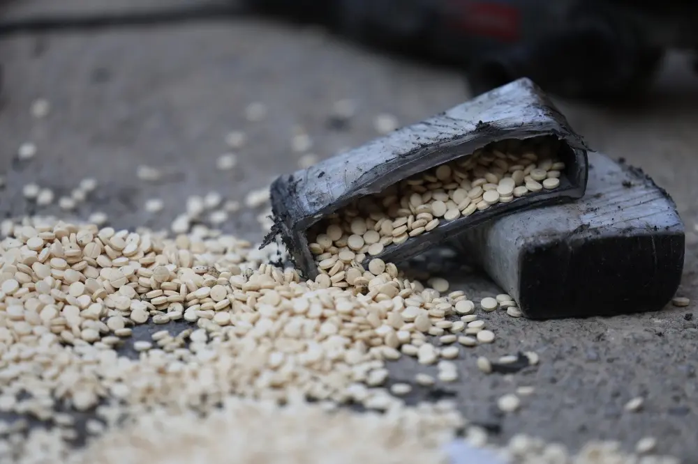 ريف دمشق: تفكيك شبكة لتهريب المخدرات وضبط أكثر من 160 ألف حبة كبتاغون