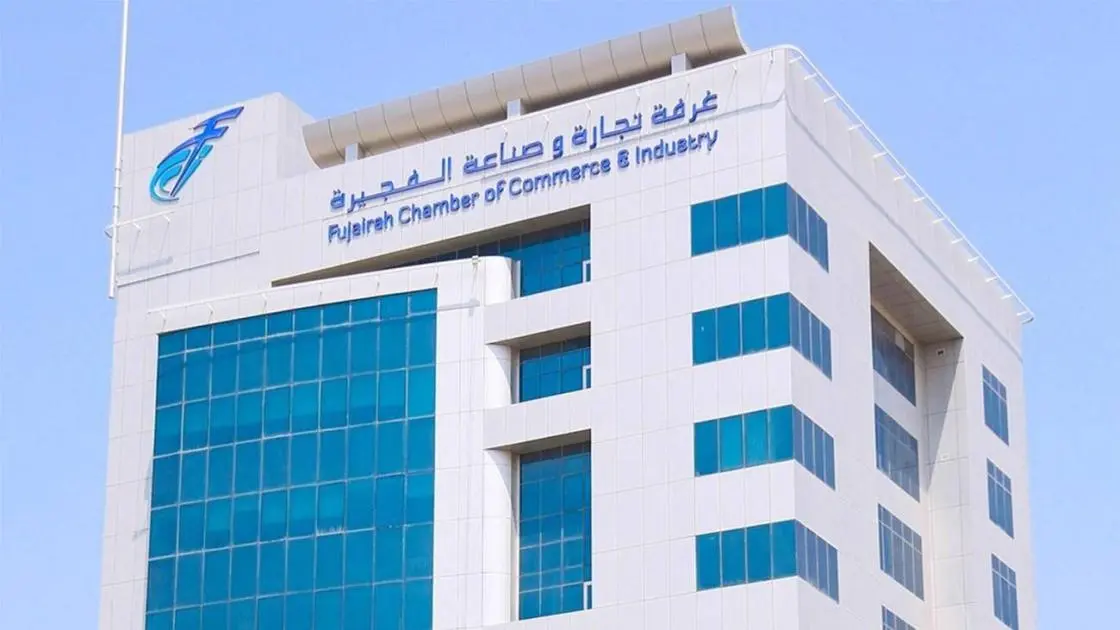 «غرفة الفجيرة» تخرج الدفعة الثانية من برنامج تأهيل وإعداد المحكمين
