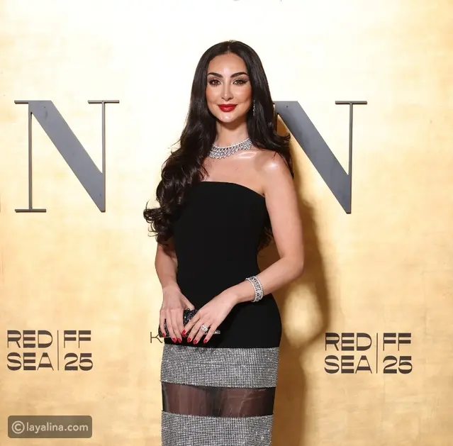 الأسود يسيطر على إطلالات النجمات في السينما من أجل المرأة 2025