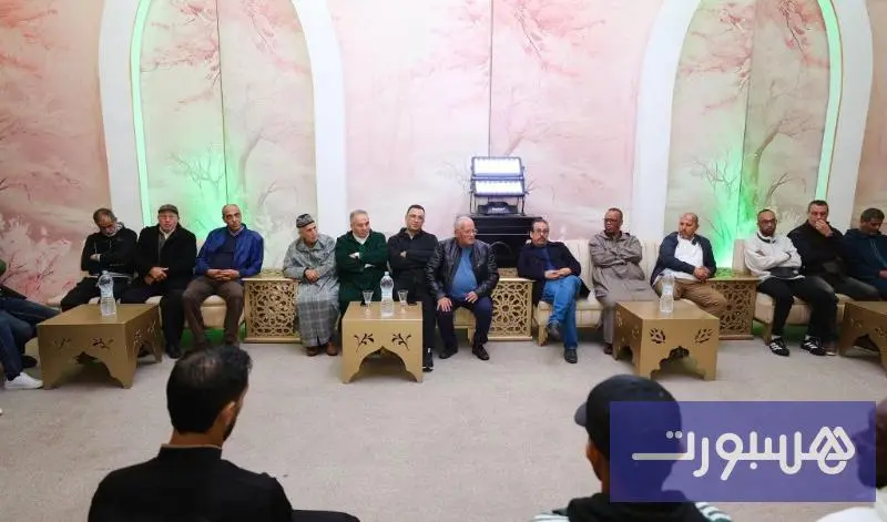 أولمبيك الدشيرة يحفز لاعبيه في لقاء