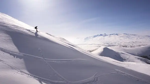 أرمينيا.. دفء يذوب في بياض الجبال