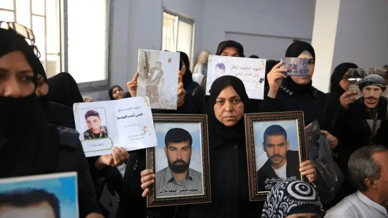 ضجة تحيط بـ “ملفات دمشق” ومؤسسات حقوقية تنفي مسؤوليتها