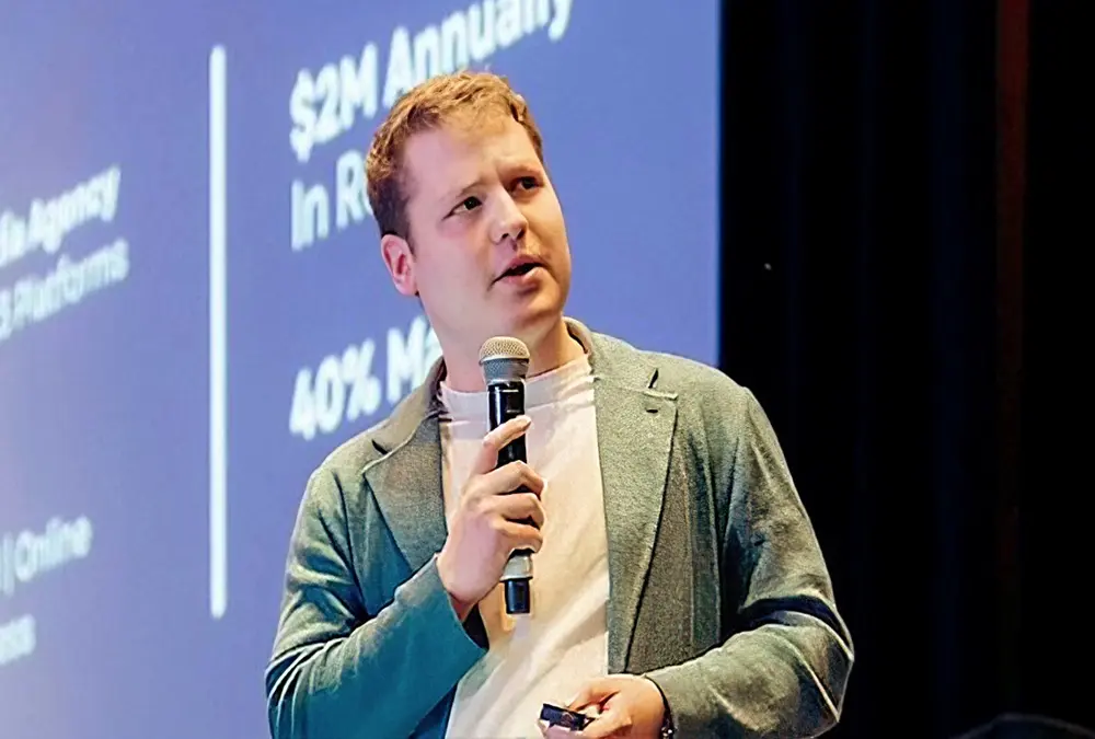 شاب أمريكي جمع 25 مليون دولار في الـ22 من عمره.. كيف فعلها؟