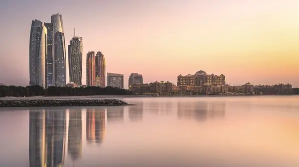 5 عقود من الريادة والإمارات تواصل الصدارة في عامها الـ54