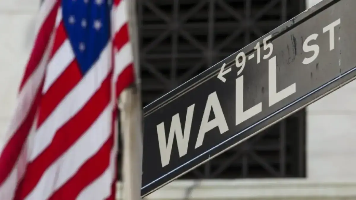 وول ستريت تغلق الأسبوع على مكاسب طفيفة وسط ترقب لخفض الفائدة الأمريكية