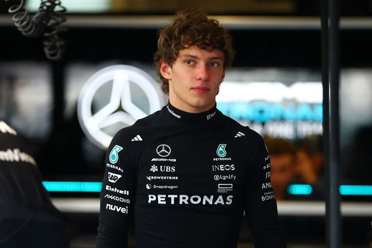 Max Verstappen&rsquo;s warm reaction to Kimi Antonelli apology is lifeline after Qatar abuse continues