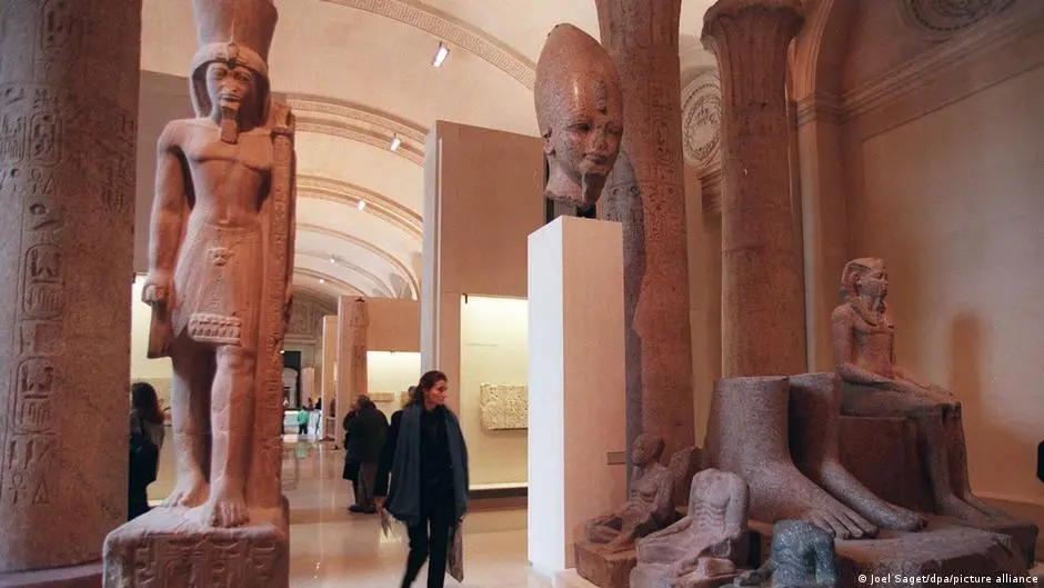 تسرب مياه في اللوفر يضر بمئات من أعمال مكتبة الآثار المصرية