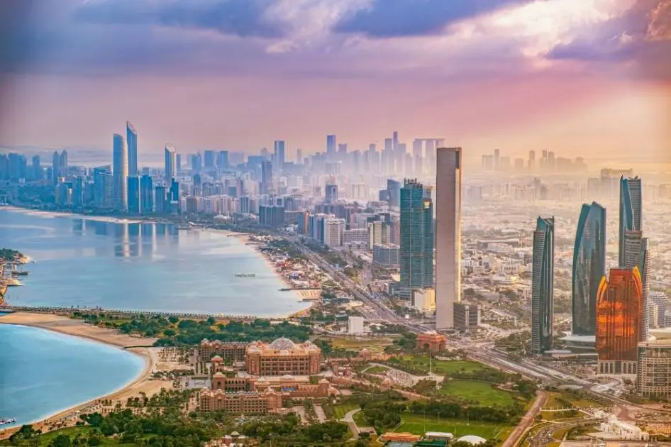 الإمارات مركز عالمي للاستثمار الرقمي والذكاء الاصطناعي