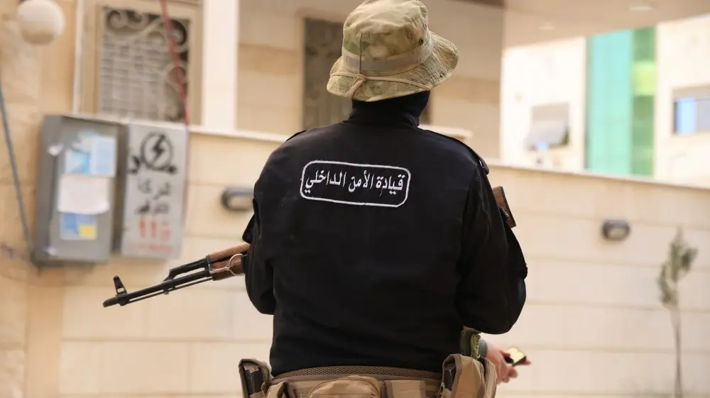 القبض على شخصين نفّذا عملية احتيال بقيمة 43 ألف دولار في حمص