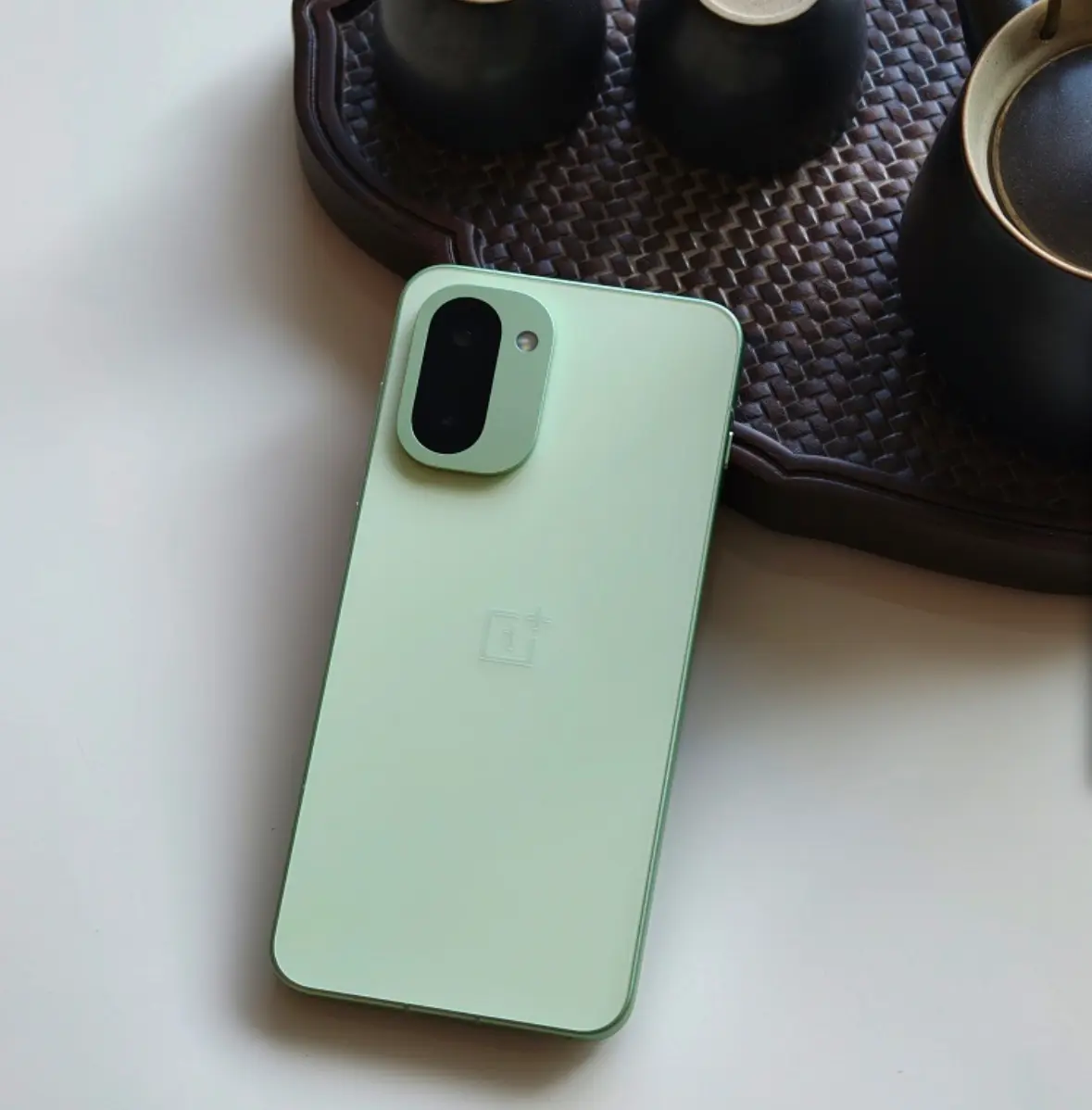 معالج Snapdragon 8 Gen 5 يستعرض قوة أداء CPU و GPU على هاتف Ace 6T