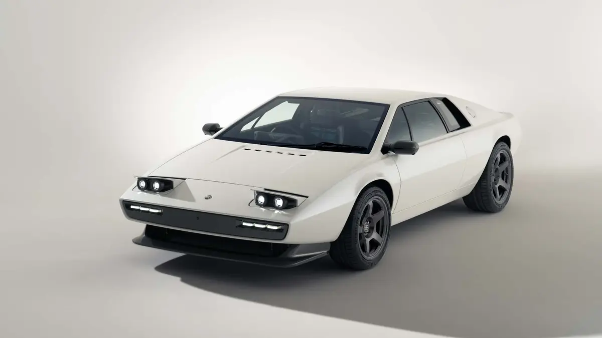هذه هي سيارة لوتس إسبريت V8 المُعدّلة التي لم تكن تعلم أنك بحاجة إليها