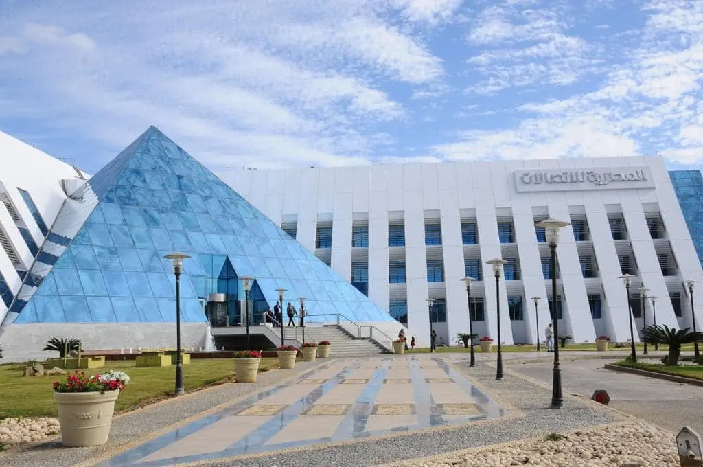 بينها عوائد فودافون.. أدوات المصرية للاتصالات للتخلص من ديونها