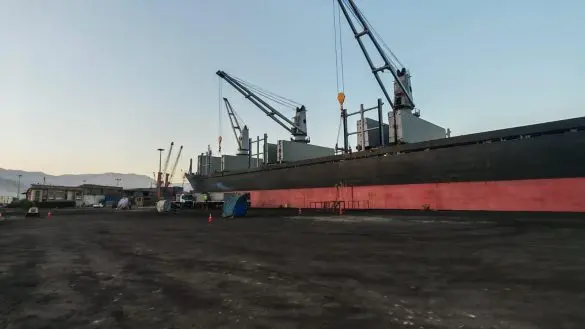 بعد إعادة تشغيل مصنعها.. انطلاق أول شحنة تصديرية من “إيجيبت أنود” بـ2 مليون دولار