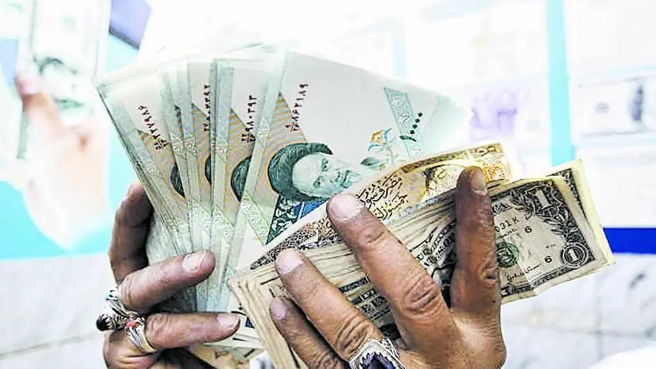 الريال الإيراني يهوي إلى أدنى مستوى على الإطلاق