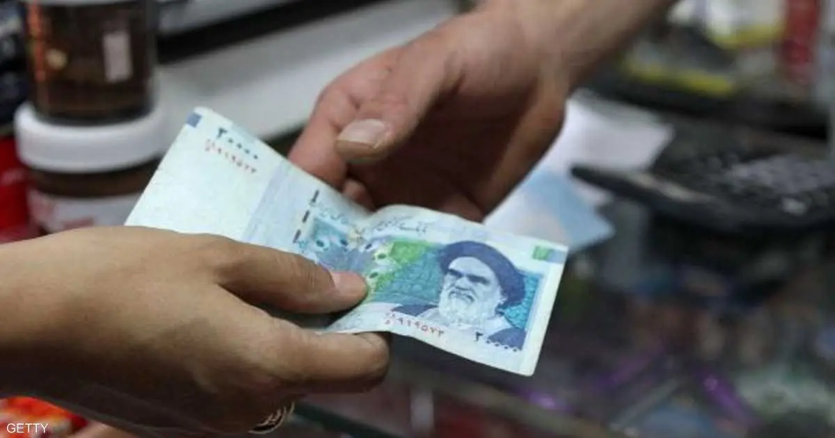 الريال الإيراني يهبط إلى أدنى مستوى له على الإطلاق