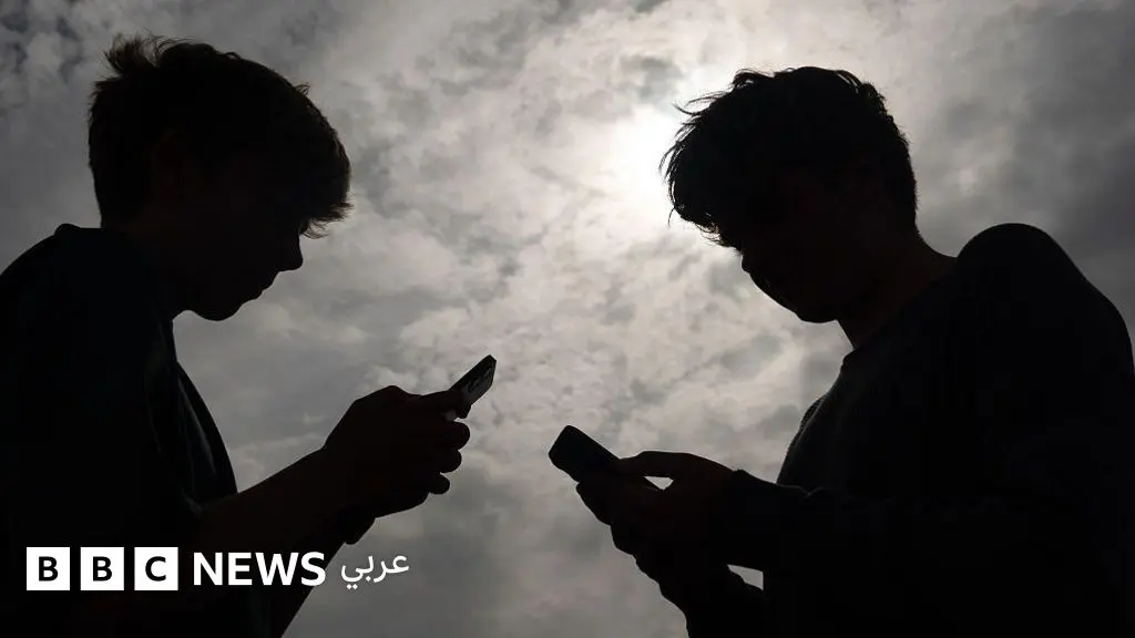 كيف تواجه الأسر العربية إفراط أطفالها في استخدام وسائل التواصل الاجتماعي؟