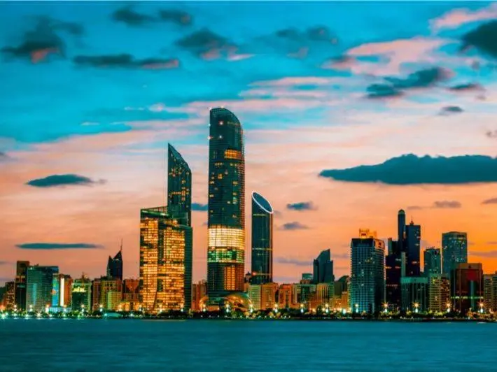 الإمارات تسمح للشركات الخاصة بإدراج أسهمها